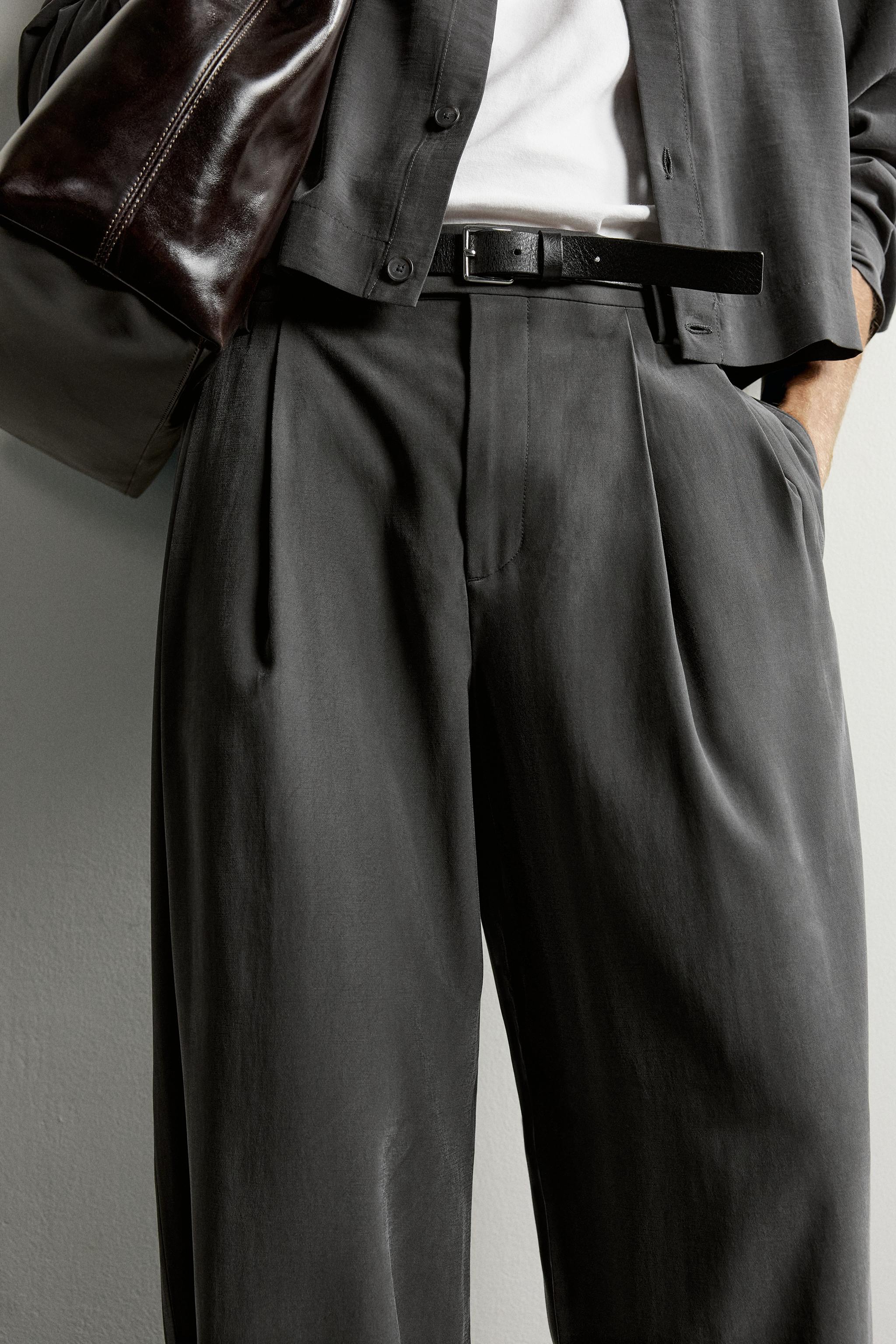 RELAXED FIT PLEATED PANTS